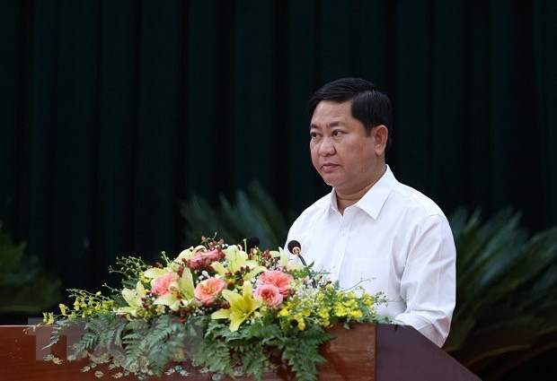 Chủ tịch UBND tỉnh Ninh Thuận Trần Quốc Nam báo cáo tình hình kinh tế-xã hội của địa phương. Hình ảnh Thủ tướng làm việc với lãnh đạo chủ chốt tỉnh Ninh Thuận -0