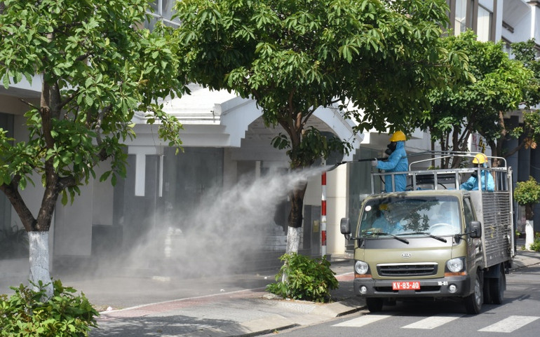 Đà Nẵng phong tỏa, phun khử khuẩn toàn bộ khu vực liên quan quán bar New Phương Đông -0