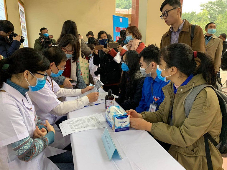 Các tình nguyện viên được tư vấn kỹ lưỡng về vaccine. Khởi động tiêm thử nghiệm vaccine phòng Covid-19 thứ 2 của Việt Nam -0