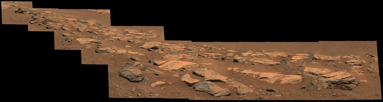 Ảnh ghép do tàu thám hiểm Perseverance của NASA chụp về khu vực lấy mẫu đá. Ảnh: NASA/JPL. Hai mẫu đá sao Hỏa của NASA tiết lộ từng tiếp xúc với nước thời gian dài -0
