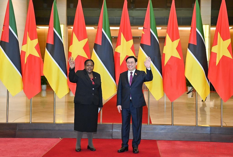 Chủ tịch Quốc hội Vương Đình Huệ đón, hội đàm với Chủ tịch Quốc hội Esperanca Laurinda Francisco Nhiuane Bias -0