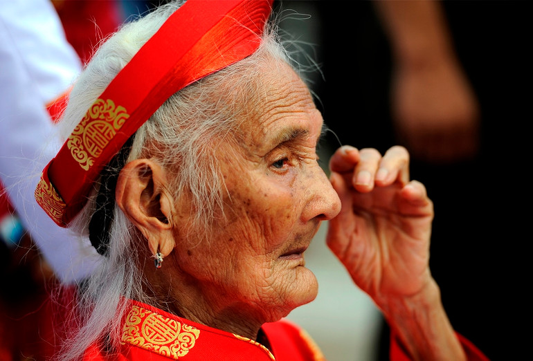 Mẹ về dự lễ -0