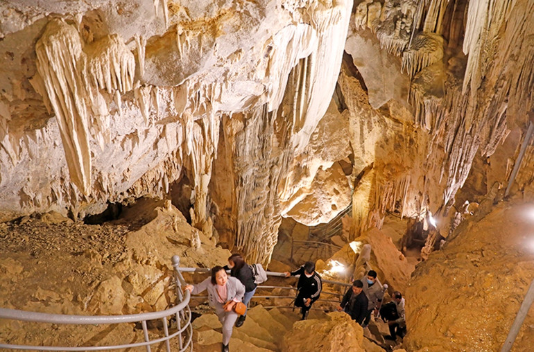 Độc đáo quần thể hang động ở Cao Phong, Hòa Bình -0