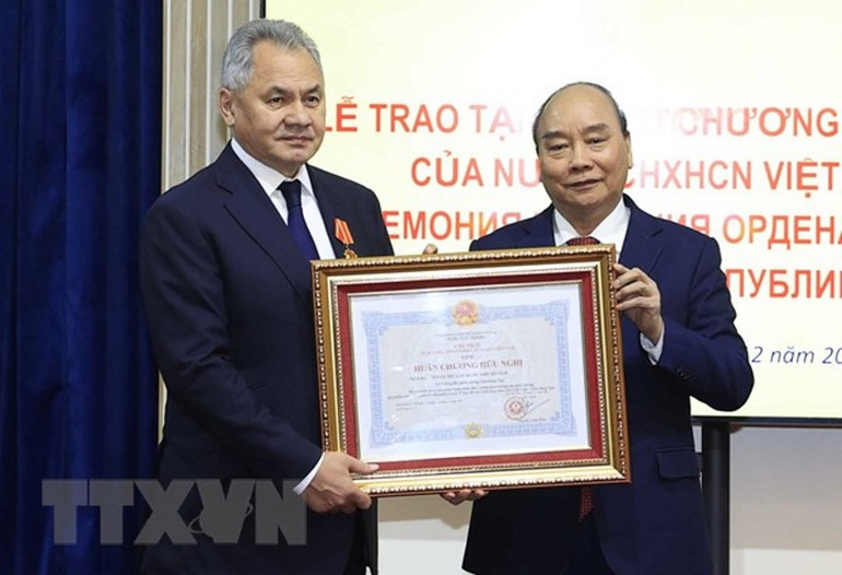 Chủ tịch nước trao huân chương cho lãnh đạo quân đội, an ninh LB Nga -0