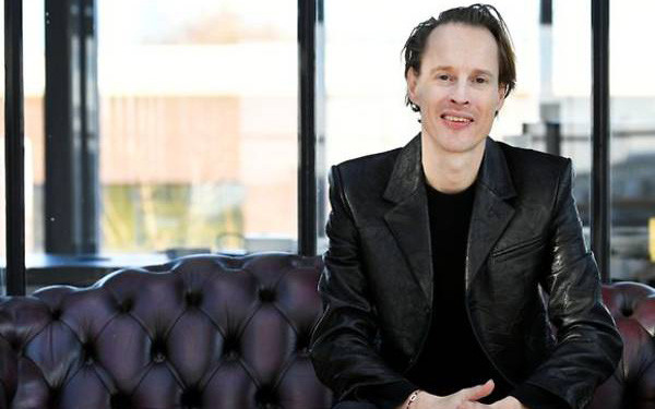 Sắp đặt ánh sáng trên cánh đồng -0