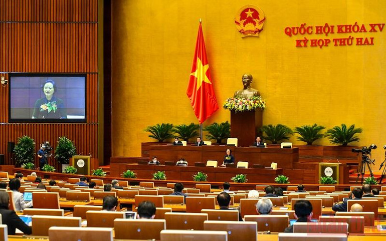 Bộ trưởng Nội vụ Phạm Thị Thanh Trà phát biểu giải trình, làm rõ một số vấn đề đại biểu Quốc hội nêu. (Ảnh: LINH NGUYÊN) Đổi mới thi đua, khen thưởng bảo đảm tính bao trùm, toàn diện -0