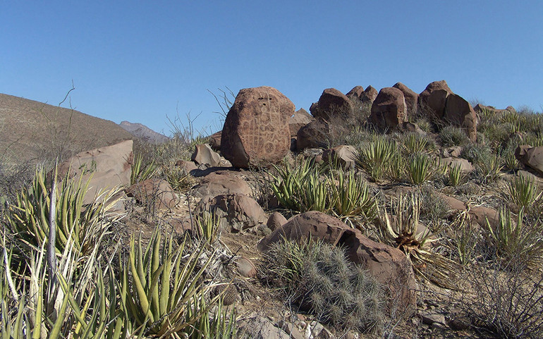 Những tác phẩm nghệ thuật bí ẩn trên đá ở sa mạc Mexico -0