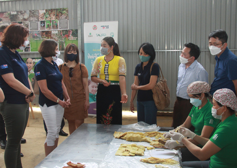 Đoàn công tác Đại sứ quán Australia làm việc tại Sơn La -0