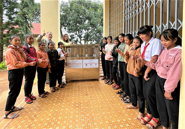 Trao tặng 225 suất học bổng cho học sinh dân tộc thiểu số ở Đắk Lắk -0