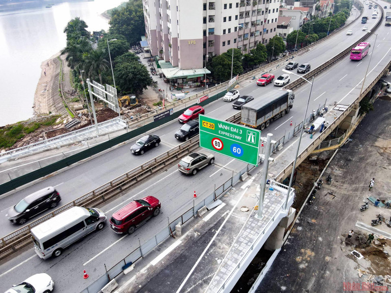 Cận cảnh cầu vượt thấp hồ Linh Đàm trước ngày khánh thành -0