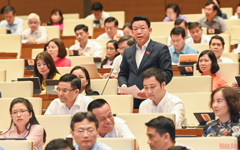 Linh hoạt các giải pháp kiềm chế giá xăng dầu tăng cao -0