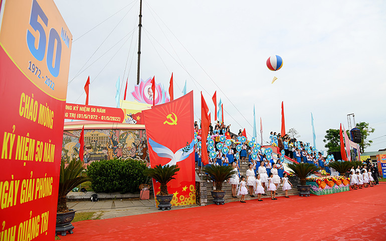 Lễ thượng cờ thống nhất non sông ở di tích Đôi bờ Hiền Lương-Bến Hải -0