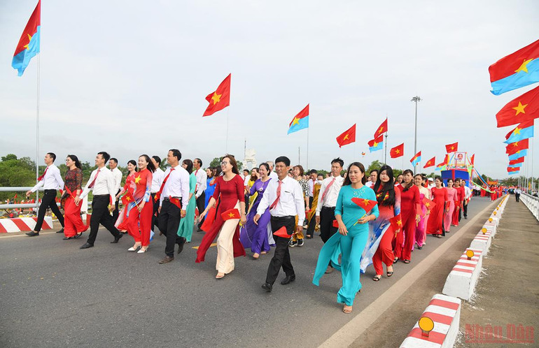 Chủ tịch nước Nguyễn Xuân Phúc dự Lễ thượng cờ thống nhất non sông -0