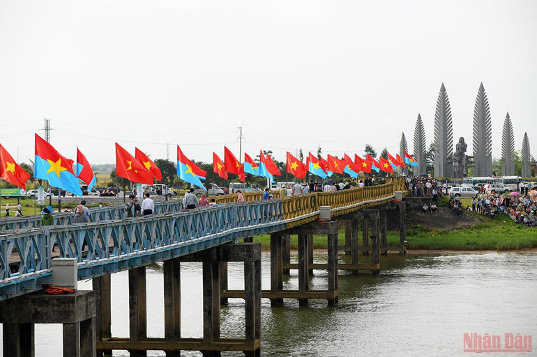 Chủ tịch nước Nguyễn Xuân Phúc dự Lễ thượng cờ thống nhất non sông -0