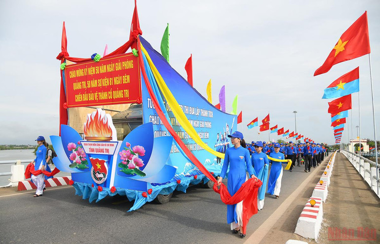 Chủ tịch nước Nguyễn Xuân Phúc dự Lễ thượng cờ thống nhất non sông -0