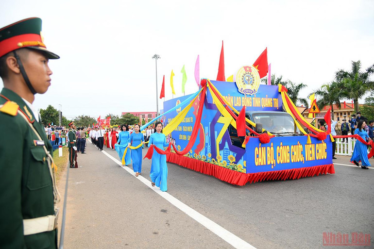 Chủ tịch nước Nguyễn Xuân Phúc dự Lễ thượng cờ thống nhất non sông -0