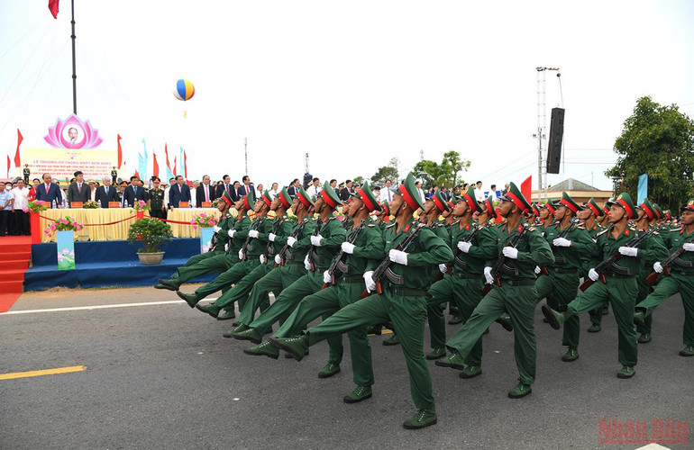 Chủ tịch nước Nguyễn Xuân Phúc dự Lễ thượng cờ thống nhất non sông -0