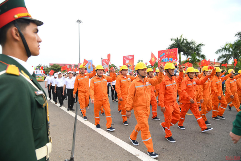Chủ tịch nước Nguyễn Xuân Phúc dự Lễ thượng cờ thống nhất non sông -0