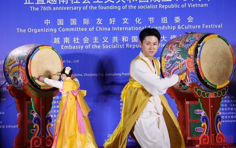 Đại sứ quán Việt Nam tại Trung Quốc tổ chức hoạt động giao lưu văn hóa kỷ niệm 76 năm Quốc Khánh 2/9 -0