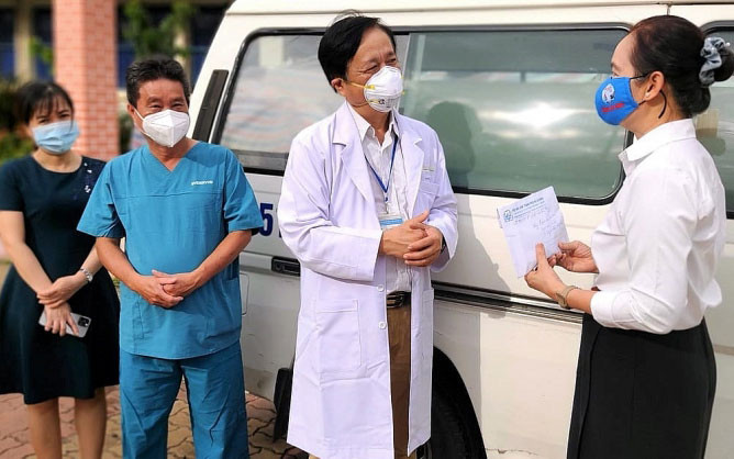 Các nhà văn nữ TP. Hồ Chí Minh hỗ trợ người nghèo vượt đại dịch -0