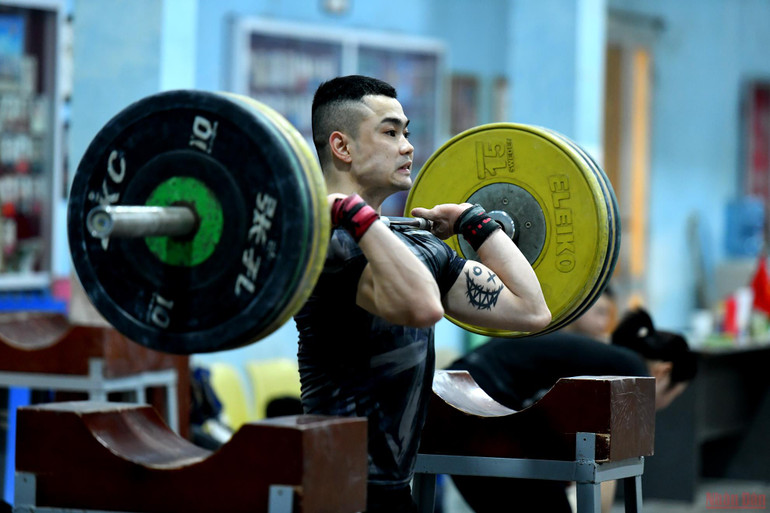 Đô cử Việt Nam tập luyện, quyết tâm giành vàng trên sân nhà -0