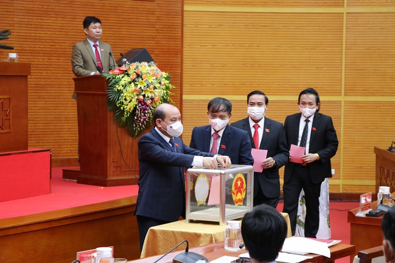 Hòa Bình bầu các chức danh chủ chốt tại kỳ họp thứ nhất, Hội đồng nhân dân tỉnh -0