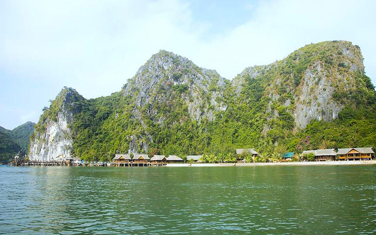 Nghỉ trên đảo Nam Cát để chạm gần thiên nhiên. (Ảnh: WONDERFULVIETNAM) Cuối tuần ở vịnh Lan Hạ -0