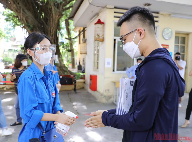 Thí sinh sẵn sàng bước vào ngày thi chính thức -0