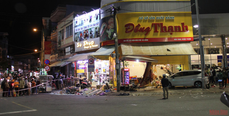 Đà Nẵng: Ô-tô mất lái tông liên hoàn khiến nhiều người bị thương -0