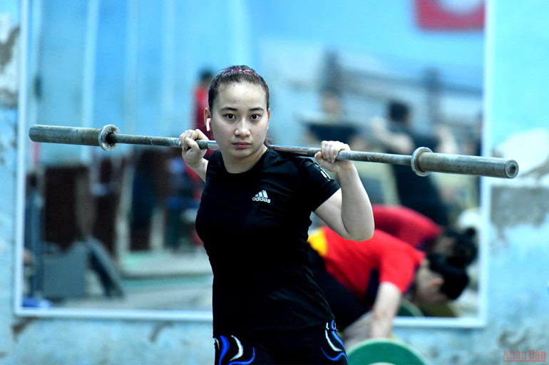 Đô cử Việt Nam tập luyện, quyết tâm giành vàng trên sân nhà -1
