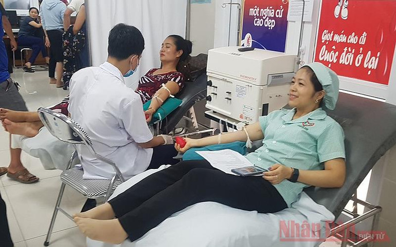 Cập nhật: Lật xe khách ở Quảng Bình, ít nhất 13 người tử vong -0