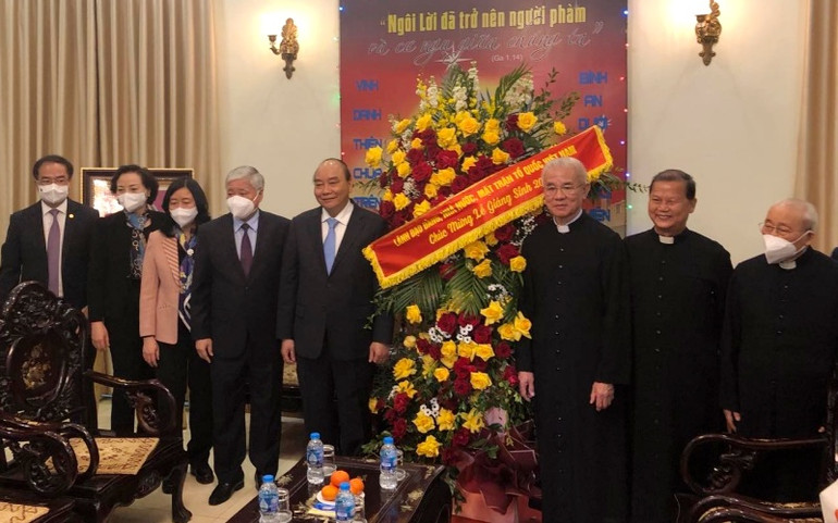 Chủ tịch nước Nguyễn Xuân Phúc chúc mừng Ủy ban Đoàn kết Công giáo Việt Nam nhân dịp Giáng sinh 2021. Chủ tịch nước Nguyễn Xuân Phúc chúc mừng Giáng sinh 2021 Tòa Tổng Giám mục Hà Nội và Ủy ban Đoàn kết Công giáo Việt Nam -0