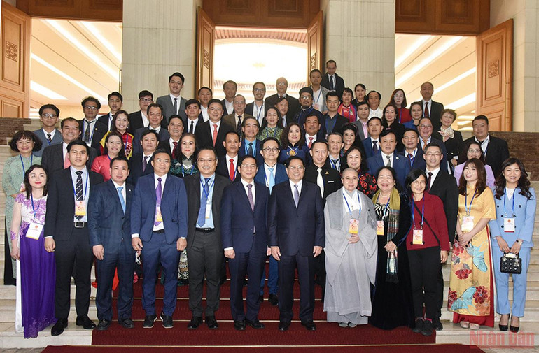 Thủ tướng Phạm Minh Chính với các kiều bào dự Xuân Quê hương năm 2022. Thủ tướng Phạm Minh Chính gặp mặt kiều bào dự Xuân Quê hương năm 2022 -0