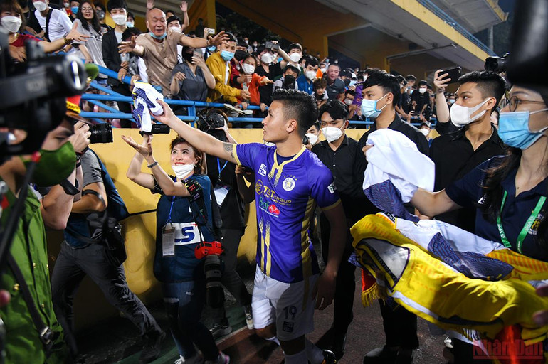 CLB Hà Nội giành chiến thắng đậm trong ngày chia tay Quang Hải -0