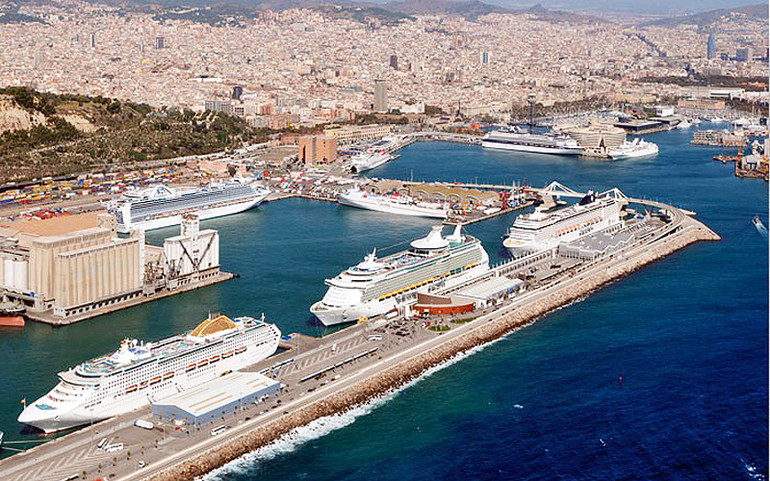 Barcelona đề xuất đánh thuế du lịch với du thuyền. Muôn kiểu đối phó với du lịch quá tải tại châu Âu -0
