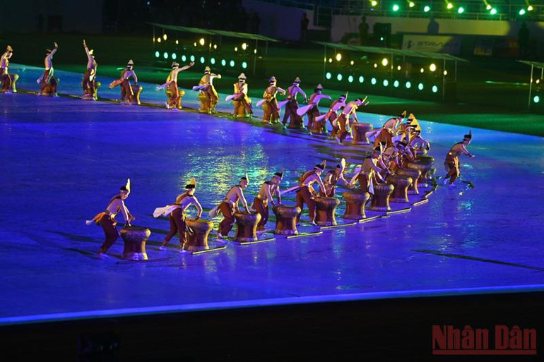 Màn nghệ thuật Trống hội. (Ảnh: ĐĂNG KHOA) Lễ khai mạc SEA Games 31: Vì một Đông Nam Á mạnh mẽ hơn! -0