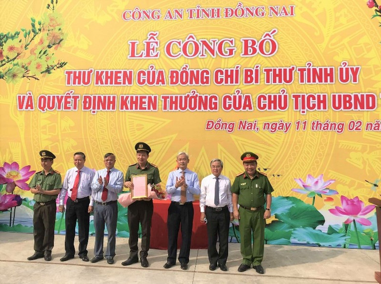 Lãnh đạo tỉnh Đồng Nai biểu dương, khen thưởng Công an tỉnh Đồng Nai triệt phá chuyên án. Khởi tố 33 bị can trong đường dây buôn lậu xăng giả -0
