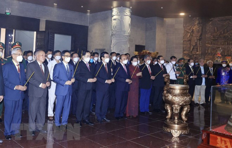 Chủ tịch nước Nguyễn Xuân Phúc dự Lễ khánh thành Đền thờ Vua Hùng tại thành phố Cần Thơ -0