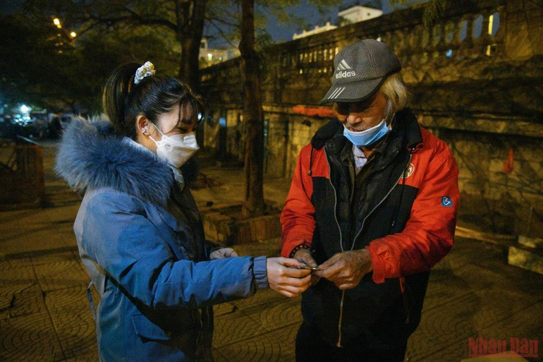 Trắng đêm Hà Nội cùng… những chuyến đi tử tế -0