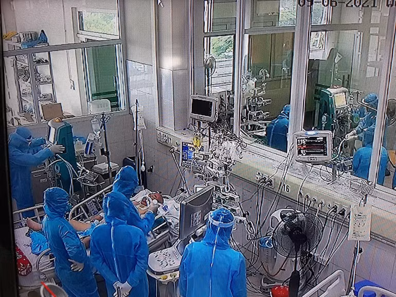 Thêm một em bé chào đời thành công từ sản phụ mắc Covid-19 -0