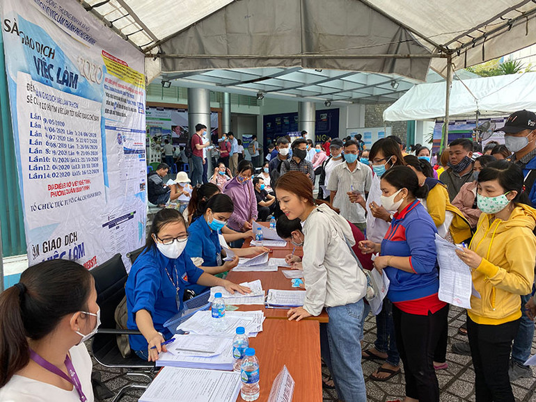 Hàng nghìn người tham gia Sàn Giao dịch việc làm tại Khu công nghệ cao, TP Hồ Chí Minh -0