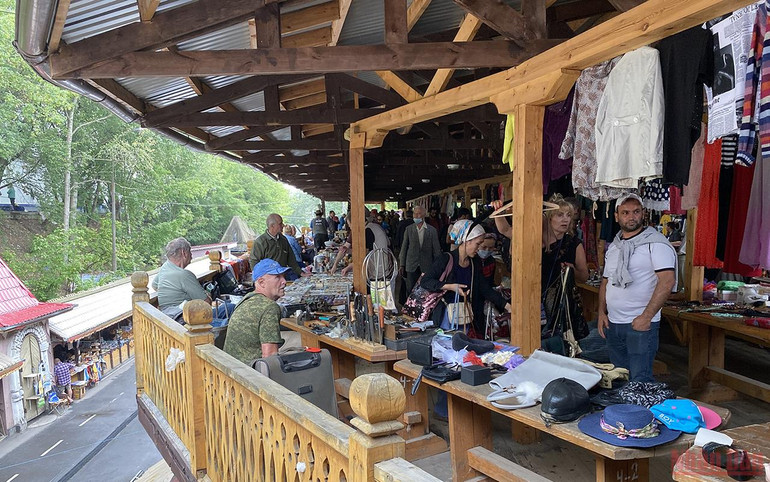 Check-in khu chợ bán đồ lưu niệm đầy màu sắc ở Moskva -0