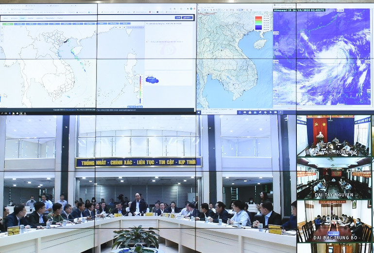 Thủ tướng Nguyễn Xuân Phúc chỉ đạo công tác ứng phó bão số 9 -0