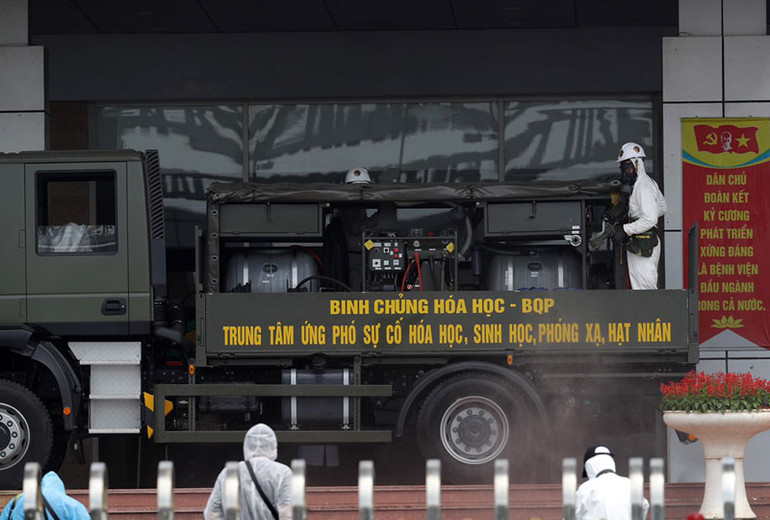 Phun khử khuẩn, tiêu độc Bệnh viện Bệnh Nhiệt đới Trung ương cơ sở Kim Chung -0