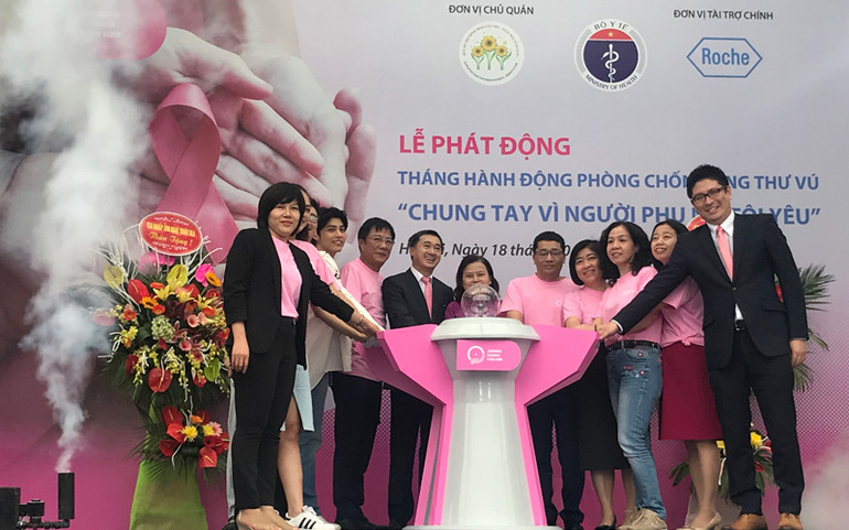 Các đại biểu tham gia ấn nút tại lễ phát động Tháng hành động phòng, chống ung thư Phát động Tháng hành động phòng, chống ung thư vú -0