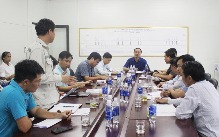 Kiểm tra công trình xây dựng đường cao tốc bắc-nam trước mùa mưa bão -0