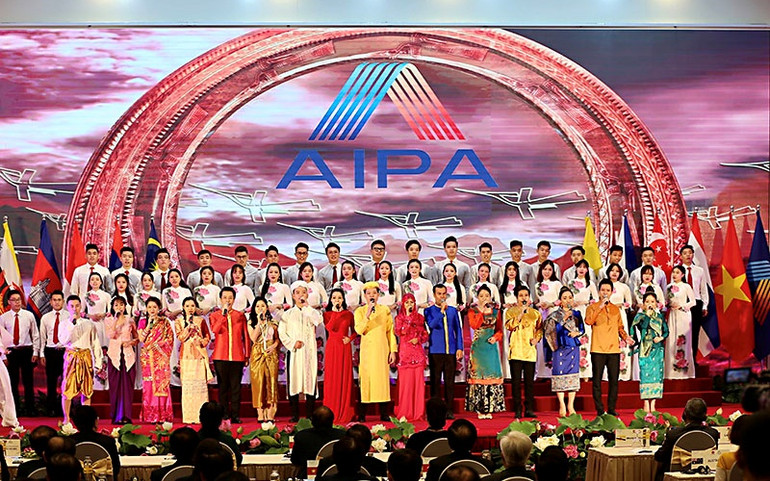 Màn hợp xướng “AIPA Song” khép lại chương trình nghệ thuật đầy màu sắc. 8_IMG_0353-1599538444953.jpg