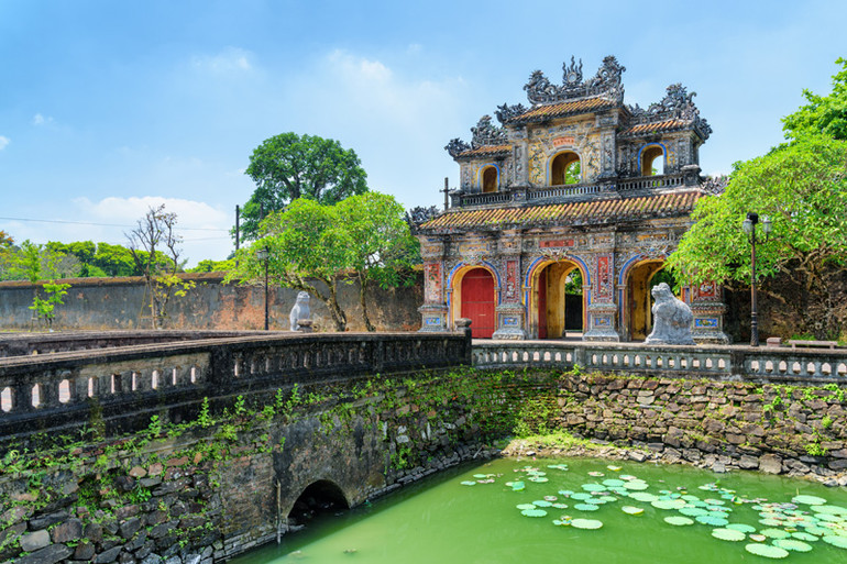 Huế là nơi lưu giữ kho tàng lịch sử giá trị, bao gồm các lăng tẩm, hoàng thành và các ngôi đền, chùa tinh xảo. (Ảnh: ST) 5 điểm đến lý tưởng cho kỳ nghỉ dịp Giỗ Tổ Hùng Vương -0