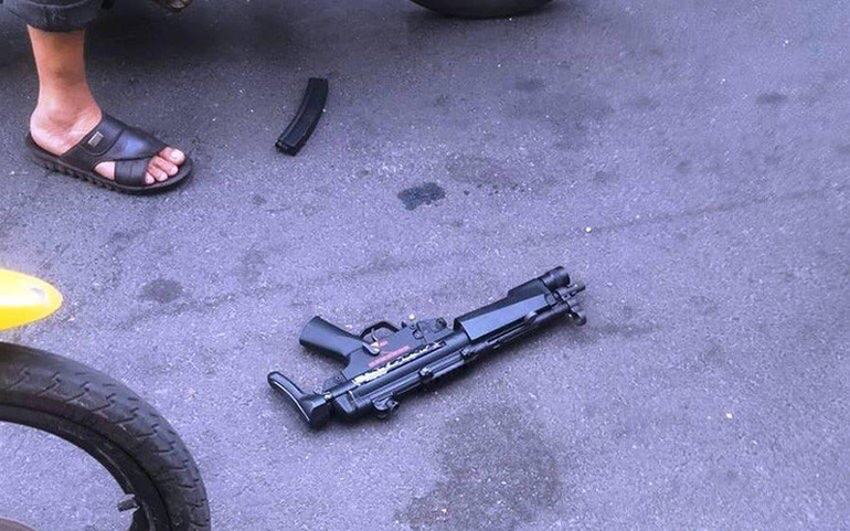 Truy tìm nhóm thanh thiếu niên nghi dùng hung khí đánh nhau trên phố -0