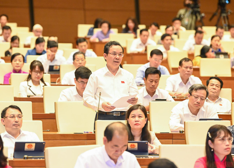 Linh hoạt các giải pháp kiềm chế giá xăng dầu tăng cao -0